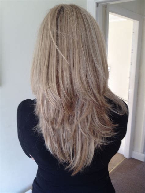 Many times hair dyed blond loses its color due to oxidation and the products we use to wash our hair. Ash blonde highlights | Amber hair, Hair styles, Hair
