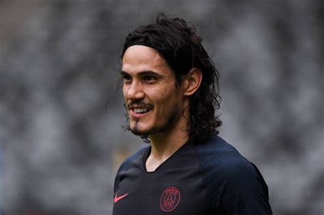 In 2014, edinson announced that the relationship between him and his wife is in a bad stage and they split soon after. Cavani lada moment podpisze kontrakt z angielskim gigantem ...