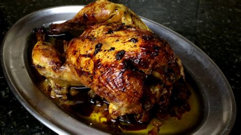 Pollo al horno jugoso por blanconegro. Pollo al horno relleno de manzana - Receta fácil de pollo ...
