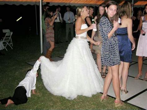 26 Absolutely Disastrous Wedding Photos Wtf Gallery Ebaums World