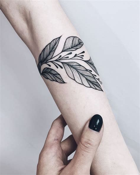 The flower in the design below is artistically designed and blends well with the cross. 220+ Flower Tattoos Meanings and Symbolism (2019 ...