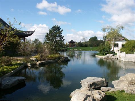 Attraktive eigentumswohnungen in berlin in jeder preisklasse. Chinesischer Garten in Berlin-Marzahn Foto & Bild | natur ...
