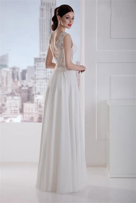 Inspiration, advice, and all of your wedding etiquette questions answered right this way. Brautkleid Boho Chic - Kleiderfreuden