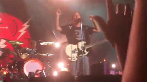 Talkin' to herself, there's no one else who needs to know. Pearl Jam, Better Man, 17 juni 2014, Ziggo Dome Amsterdam ...