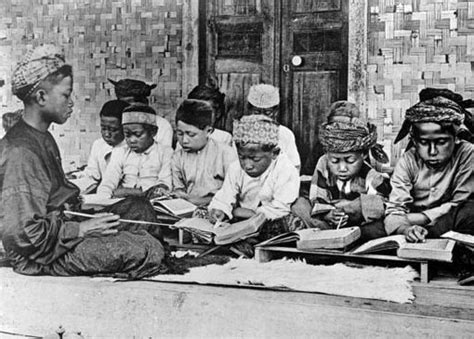 Kesan daripada pengaruh islam ini telah terbentuknya catatan sejarah membuktikan bahawa kedah tua pernah memiliki wilayah dan jajahan takluk yang luas. Perkembangan Islam Dipulau Kalimantan Dan Sulawesi