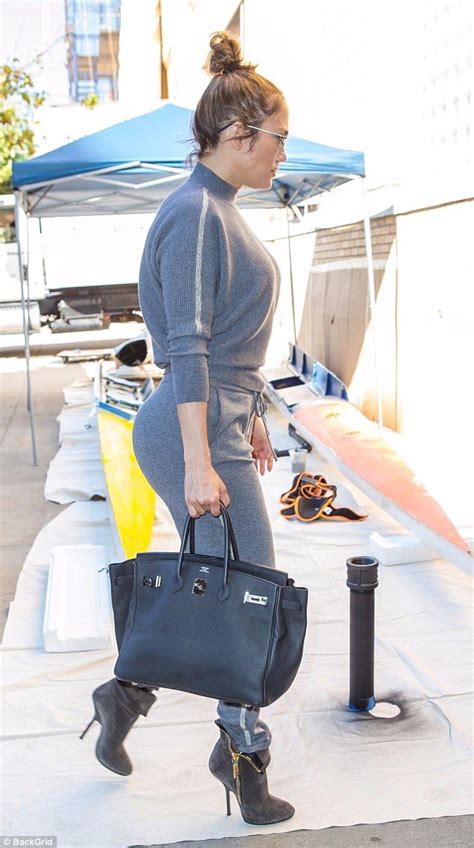 Jennifer Lopez Shows Off Famous Curves In Gray Sweater And Sweatpants