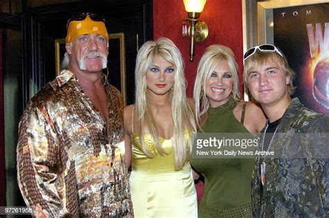 Hulk Hogan Daughter Brooke Wife Linda And Son Nicholas Are At The