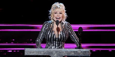 Dolly Parton Inducted Into Rock Roll Hall Of Fame Watch Pitchfork