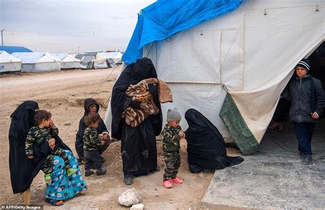 Inside The Refugee Camp Where Isis Brides Have Fled Daily Mail Online