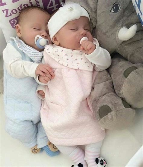 Baby s Twins babe and Girl Fotos de bebés gemelos Gemelos niño y niña Ropa de bebe recien