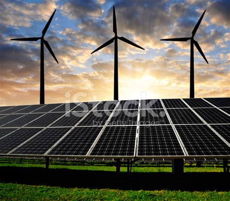Foto De Stock Paneles De Energ A Solar Y De La Turbina De Viento