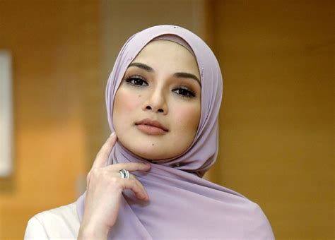 Actress, television personality and founder, naelofar location: Neelofa Shoe Size and Body Measurements - Celebrity Shoe Sizes
