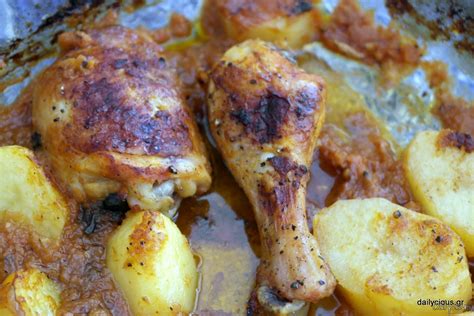 Κοτόπουλο με πατάτες στο φούρνο κοκκινιστό Dailycious gr Νόστιμες