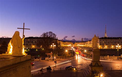 toˈriːno), commonly referred to as torino or simply toro, is an italian professional football club based in turin, piedmont. Torino Magica: il tour serale della città tra magia bianca ...