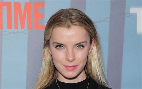 Did Betty Gilpin Undergo Plastic Surgery Body Measurements And More Plastic Surgery Bio