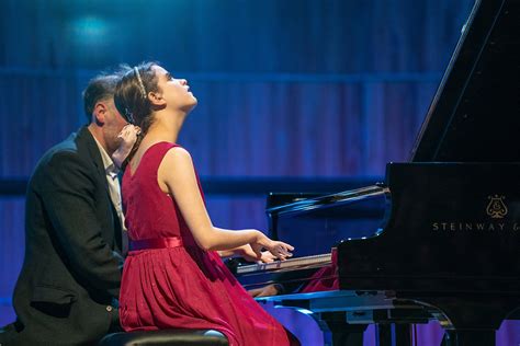13 Year Old Blind Pianist Lucy Wins Performance Of The Night At The