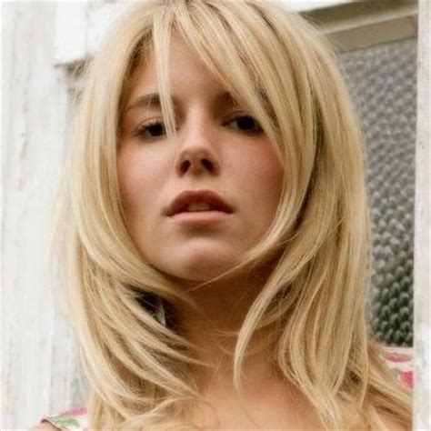 In bangs, however, there are no such length variations as you go downwards. 15 Photos Long Hairstyles That Frame Your Face