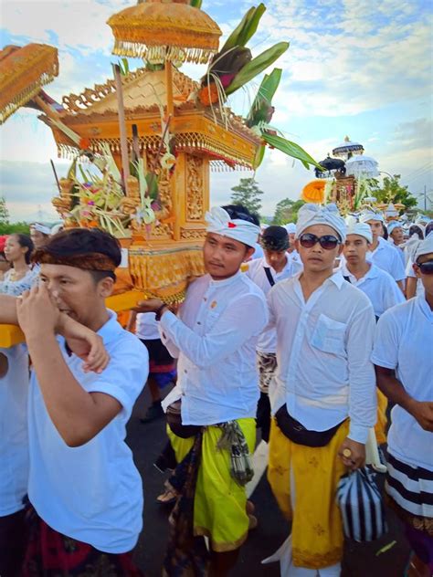 Peringatan hari raya idul adha 1439h/ 2018m pada kanwil djpb provinsi gorontalo. Hari Raya Nyepi itu, hari pertama tahun baru saka. | Wayan ...