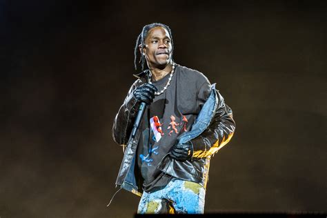 Astroworld Fans Yell Man Died 5 Songs Ago At Travis Scott On Stage