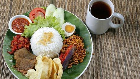 Nasi Uduk Enak Di Jakarta Timur Untuk Sarapan Mampir Ke Nasi Uduk