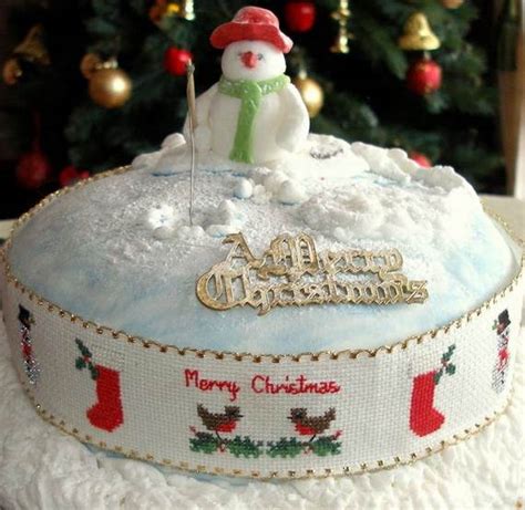 Via the cakegirls, the cake blog. Awesome Christmas Cake Decorating Ideas | family holiday ...