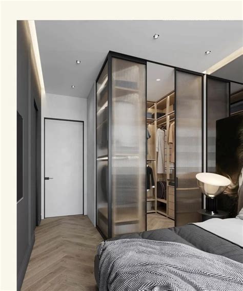 A mirrored door not only has an obvious practical use, but will also create the optical illusion of even more space. 5 Elegant Walk-In Wardrobe Styles For Small HDB Bedrooms | GirlStyle Singapore