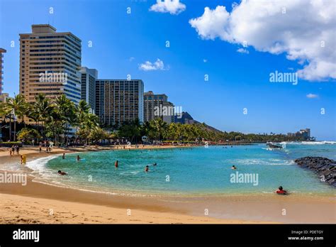 Day Time View Of Waikiki Beach And Diamond Head In Honolulu In Hawaii
