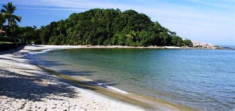 Praia linda, com acesso limitado, fica no condomínio iporanga guarujá, então tem que chegar cedo, mas o visual compensa, da acesso tbem a praia do iporanga com uma cachoeira q deságua no mar e tbem a praia de são pedro. Hotel Sol do Pernambuco: Agosto 2015