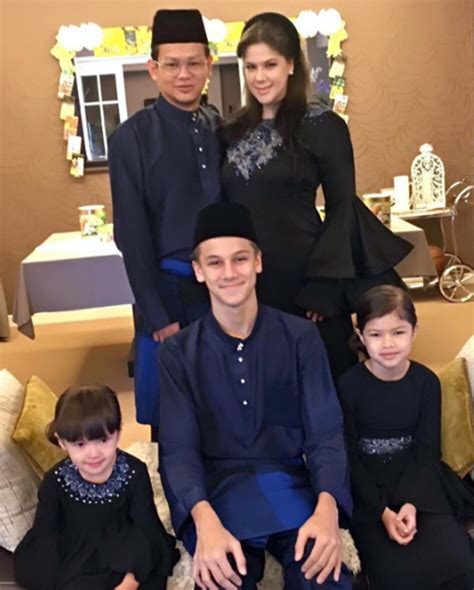 Que sememangnya minat dengan dunia. 19 Gambar  Inilah Gambar Terkini Anak Que Haidar Dan ...