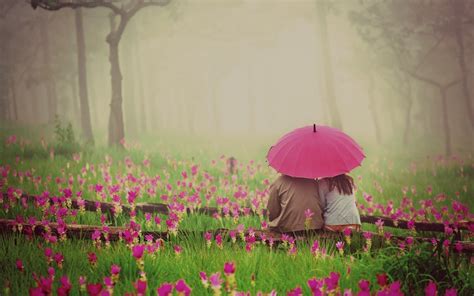 Free Download Hd Wallpaper Love Couple With Pink Umbrella Woman And