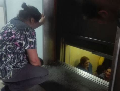 Mujer Relata Cómo Fue Estar Atrapada Cinco Horas En Un Ascensor Del Hospital De San Antonio