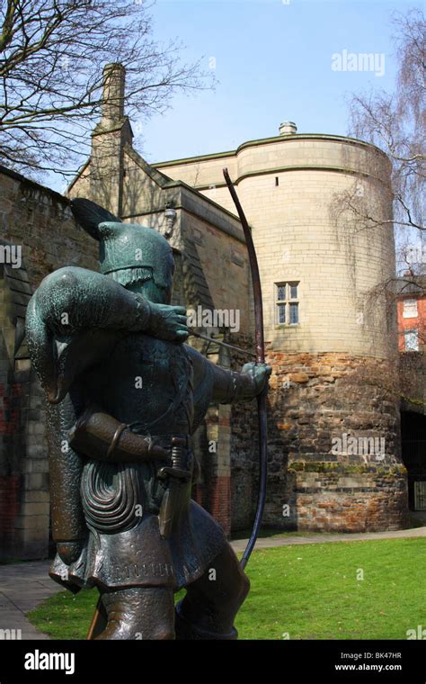 Statue Of Robin Hood At Nottingham Castle Nottingham England Uk