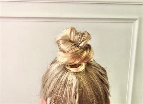 How To Do A Top Knot In Less Than A Minute Stylish Life For Moms