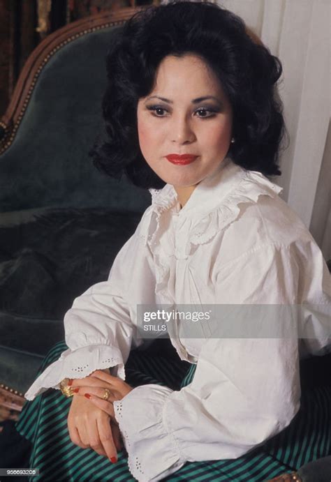 portrait de la femme d affaires japonaise dewi sukarno circa 1980 news photo getty images