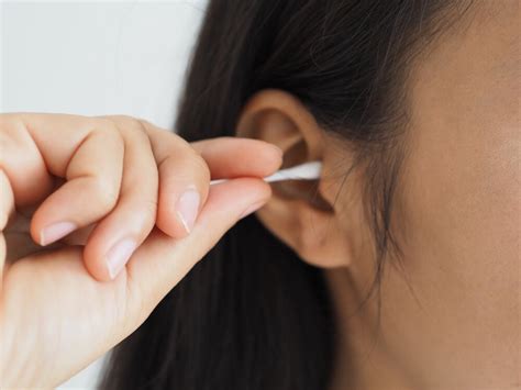 Know The Risk Of Cotton Swabbing And Other Ways To Remove Earwax