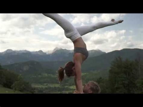 Pair Does Acrobatic Yoga Jukin Licensing
