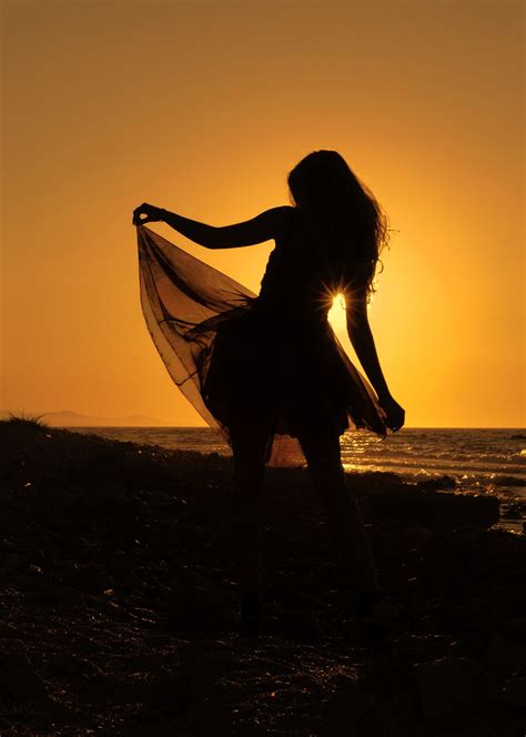 Summer Dress Silhouette Of A Woman In Sundress Silhouette Photography Summer Dresses Dress