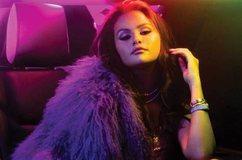 Selena Gomezs Single Soon Is No 1 On Hot Trending Songs Chart