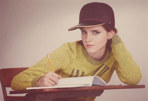 Emma Watson Goes Back To School With Wallflower Co Stars Daily Mail