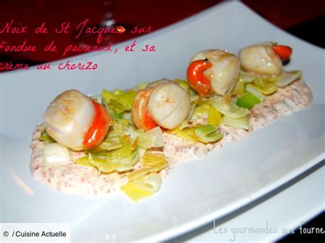 Noix de Saint Jacques fondue de poireaux et sa crème au chorizo