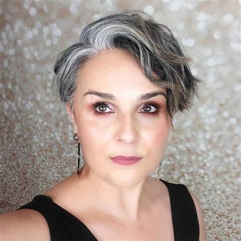 Transitioning To Gray Hair 101 New Ways To Go Gray In 2021 Hadviser