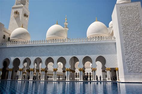 A Visit to the Sheikh Zayed Grand Mosque - Earth Trekkers