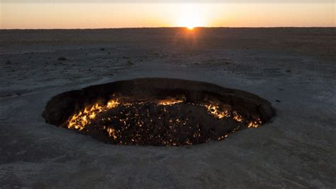 Découvrez La Porte De L Enfer Un Cratère De Feu Au Turkménistan
