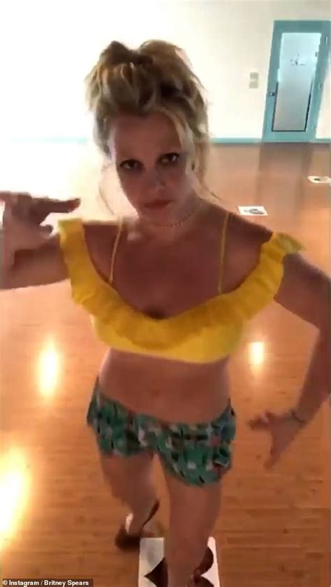 Britney Spears Flaunts Her Toned Abs In Frilly Crop Top While