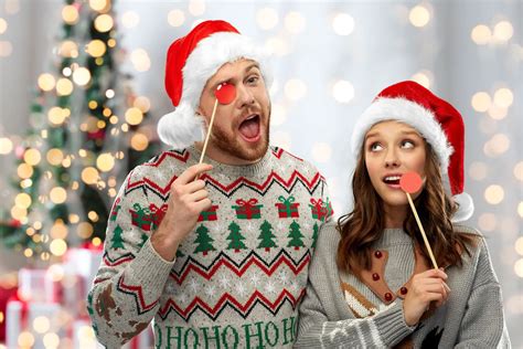 28 Christmas Traditions For Couples That Are Fun And Romantic