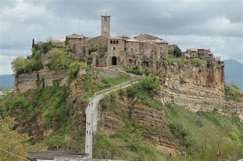 The Hilltop Town Of Civita Di Bagnoregio Charismatic Planet World