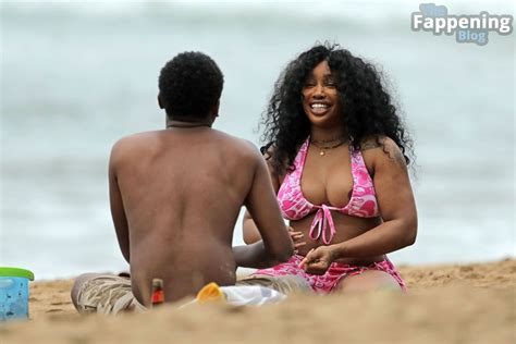 SZA Is All Smiles At The Beach In Hawaii 29 Photos The Sex Scene