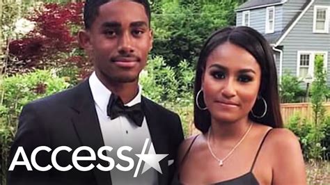 Sasha obama was a sight to see when she stepped out to attend her prom on may 24 while wearing an incredibly pretty silky black dress and she posed for sweet family pics before the big night. Sasha Obama Wows At Prom In Glam Dress With Thigh-High ...