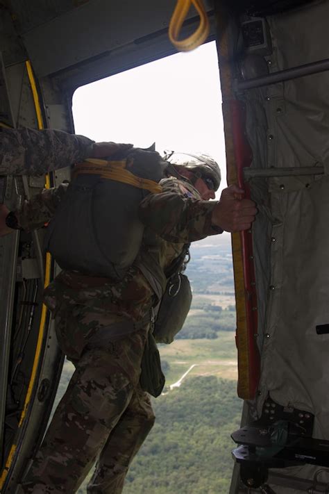 Army Reserve Parachute Riggers Jump Into Fort Campbell Us Army