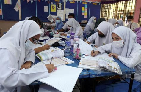 Kementerian pendidikan malaysia (kpm) terus komited untuk memperkasa sekolah daif menerusi pelaksanaan program naik. Lebih 90 peratus pelajar hadir ke sekolah [METROTV ...